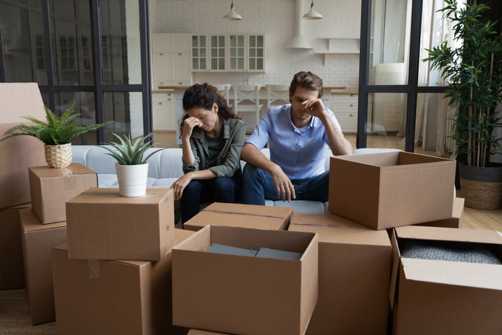 Unhappy couple have problems on moving day